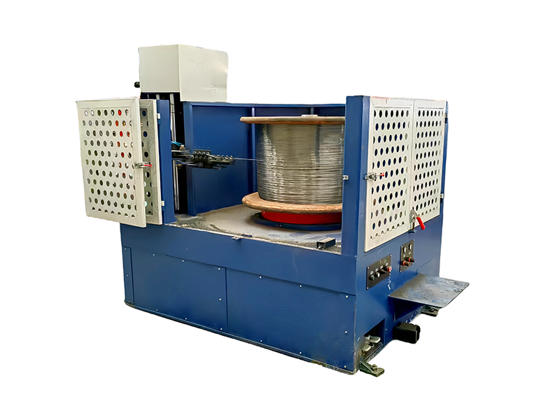 Aký chladiaci systém obsahuje stroj na ťahanie stredného drôtu pre valcové bloky a matrice?